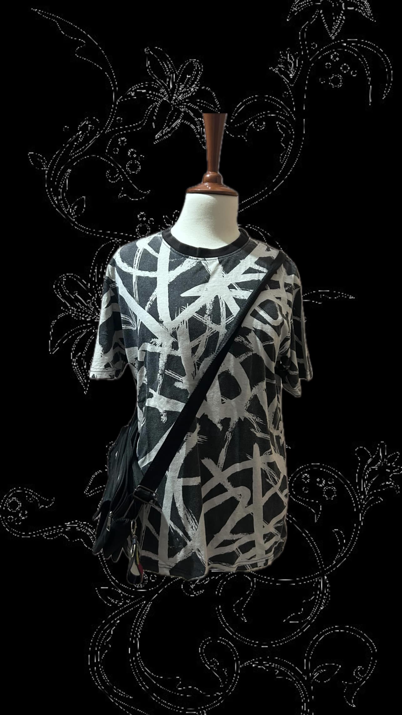 Monochrome graphic tee